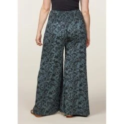 EQL Women's Soft Sweep Wide Leg Print Pant - Bluegrass Countryside -Kensington Shop 645402 800 800