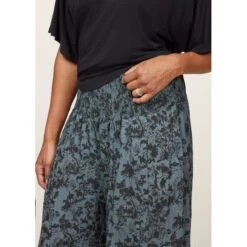 EQL Women's Soft Sweep Wide Leg Print Pant - Bluegrass Countryside -Kensington Shop 645403 800 800