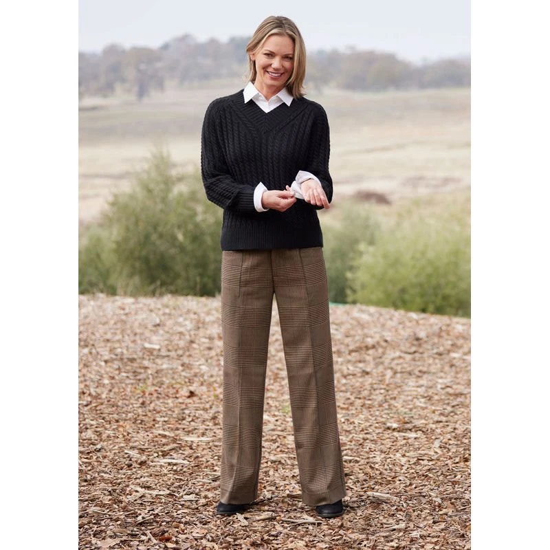 EQL Women's Brittany Cable Knit V-Neck Sweater - Black 6 EQL Women's Brittany Cable Knit V-Neck Sweater - Black - Image 6